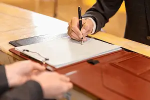 青岛旅游季节哪里酒店便宜